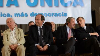 en unen admiten que atraviesan una tormenta en unen admiten que atraviesan una tormenta