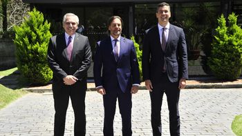 El presidente Luis Lacalle Pou recibió a sus pares Alberto Fernández y Santiago Peña. El presidente Luis Lacalle Pou recibió a sus pares Alberto Fernández y Santiago Peña.