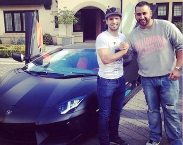 El Kun Agüero festejó su gran presente en Inglaterra con un lujito