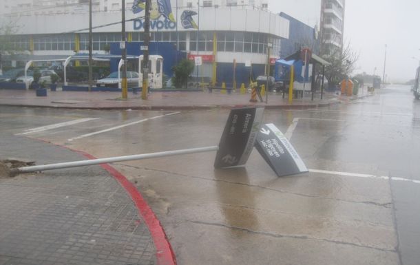 Alerta roja en Uruguay por vientos de hasta 190 km/h