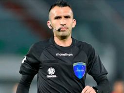 carlos betancur, el arbitro bajo la lupa que vuelve a cruzarse con boca en un duelo clave carlos betancur, el arbitro bajo la lupa que vuelve a cruzarse con boca en un duelo clave