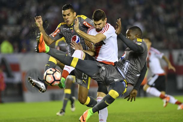 El delantero desperdició un penal a los tres minutos de juego