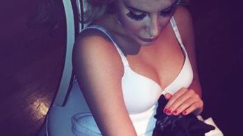 desempleada, charlotte caniggia se saca fotos hot desempleada, charlotte caniggia se saca fotos hot