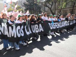 Multitudinaria Marcha Universitaria: docentes, alumnos, trabajadores del Garrahan y jubilados protestaron en Congreso