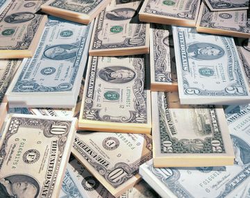 El dólar negro retomó su tendencia al alza y el oficial cerró a $6