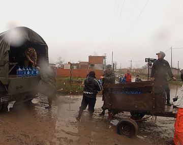 Personal del Ejército y la Armada asisten a los afectados por el temporal