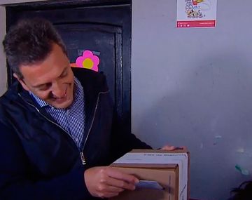 Los Massa acompañaron a su hija a votar por primera vez