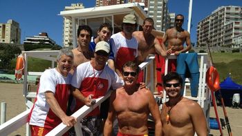 el banero de baywatch se calzo la malla en mar del plata el banero de baywatch se calzo la malla en mar del plata