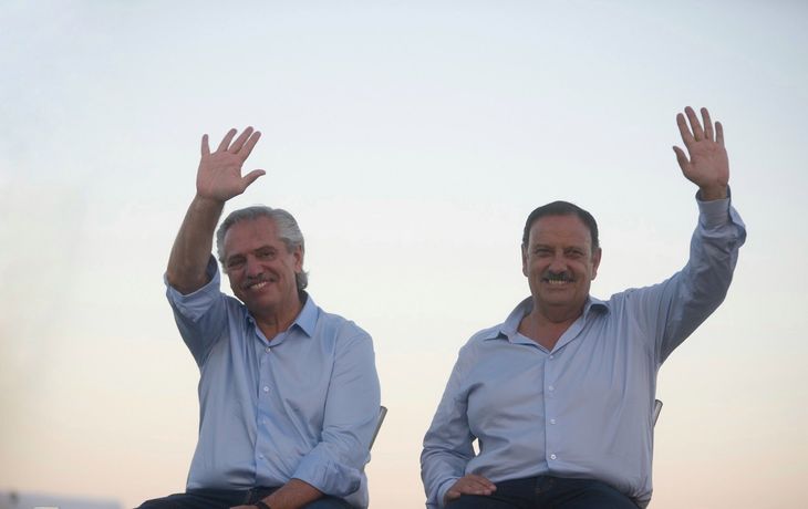 Alberto viaja a La Rioja tras felicitar a los tres gobernadores electos