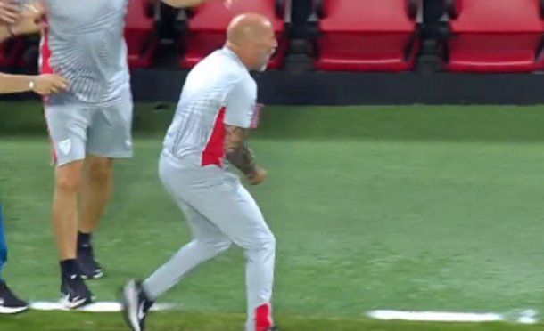 Sampaoli le gritó el gol en la cara al banco de suplentes rival: el tanto no valía