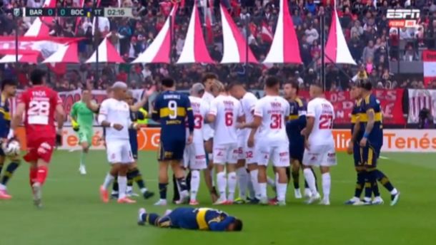 Polémica en Barracas Central vs. Boca: Barrios le dio una trompada a Merentiel y Lamolina sólo lo amonestó Polémica en Barracas Central vs. Boca: Barrios le dio una trompada a Merentiel y Lamolina sólo lo amonestó