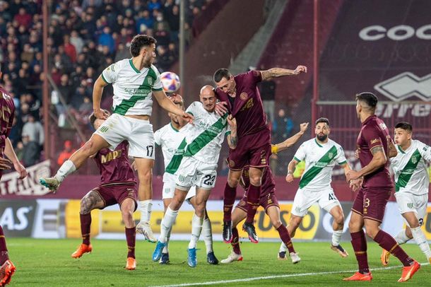 Banfield y Lanús juegan un lunes: los clásicos que también se disputaron un día de semana