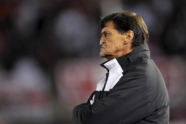 Falcioni, el pedigüeño: quiere entre 8 o 10 refuerzos para Quilmes