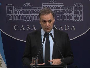 Manuel Adorni confirmó restricciones migratorias para ciudadanos venezolanos