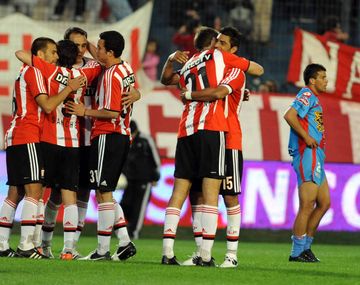 Estudiantes buscará una alegria en su visita a Arsenal