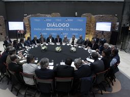 Arrancó la mesa del diálogo tripartito Arrancó la mesa del diálogo tripartito