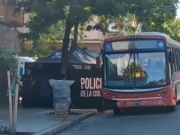 choque fatal entre un auto y un colectivo en mataderos: murio una mujer choque fatal entre un auto y un colectivo en mataderos: murio una mujer