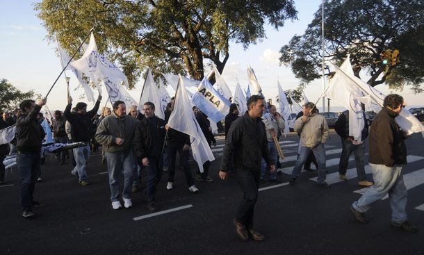 Los pilotos le respondieron a Macri