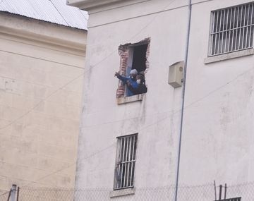 Motín en Devoto: los líderes se juntaron en la capilla para definir cómo sigue la toma