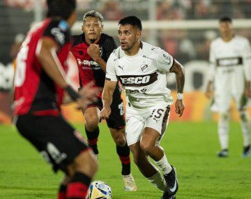 Platense amargó a Newells en Rosario con un empate sobre la hora