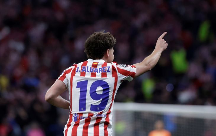 Insólito trolleo del Atlético de Madrid al Barcelona por Julián Álvarez