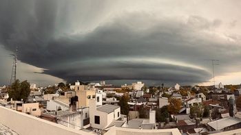 imagenes impactantes: un fuerte temporal de lluvia, viento y granizo azoto a gualeguaychu