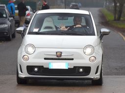Romero, en su Fiat 500 Romero, en su Fiat 500