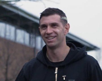 Dibu Martínez se reintegró al Aston Villa tras sus vacaciones: así lo recibieron