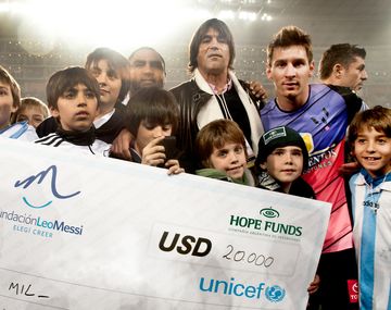 Messi y Neymar llevaron su fútbol solidario a Perú