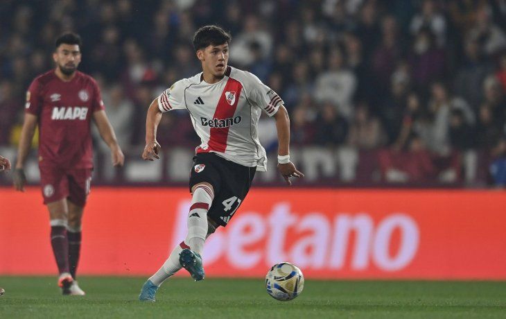 Lanús le empató sobre la hora a River, que termina la jornada como líder