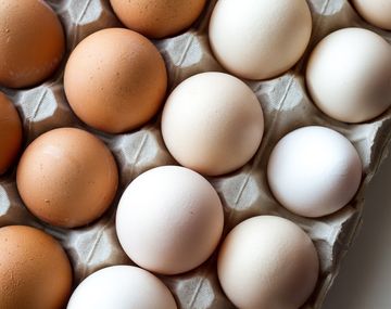 Ahorrá tiempo hirviendo y pelando huevos: el truco de cocina que te ayuda a ahorrar tiempo