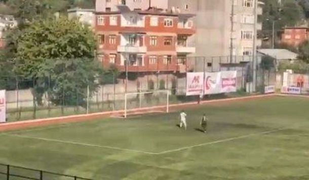Un jugador de la cuarta categoría del fútbol turco erró el único gol imposible de errar
