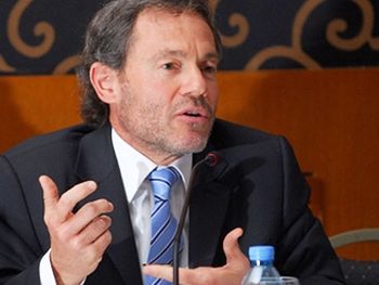 Este gobierno necesita límites y hay que cambiar mucho