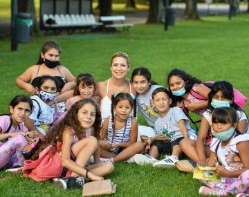 Chicos de un centro comunitario recorrieron la Quinta de Olivos junto a Fabiola Yañez