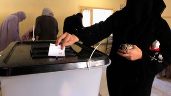 egipto aprobo la nueva constitucion que impulsa mursi egipto aprobo la nueva constitucion que impulsa mursi