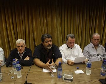 Antimoyanistas, en reunión.