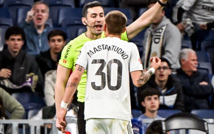 Franco Mastantuono, expulsado y silbado por los hinchas del Real Madrid