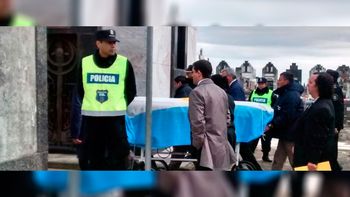 exhumaron el cuerpo de fangio por las demandas de dos supuestos hijos exhumaron el cuerpo de fangio por las demandas de dos supuestos hijos