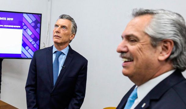 Alberto fue a buscar a un pálido Macri que no tuvo reacción en un debate que los tuvo como protagonistas excluyentes