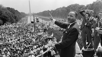 En 1963 el afroestadounidense Martin Luther King pronuncia su célebre discurso «I have a dream» (‘Yo tengo un sueño’), En 1963 el afroestadounidense Martin Luther King pronuncia su célebre discurso «I have a dream» (‘Yo tengo un sueño’),