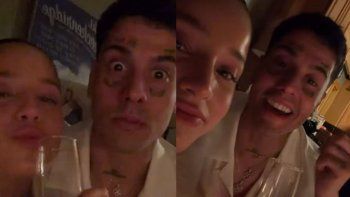 El Año Nuevo de Duki y Emilia Mernes. El Año Nuevo de Duki y Emilia Mernes.