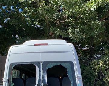 Así quedó la combi en la que viajaba Alberto tras el ataque de un grupo antiminería