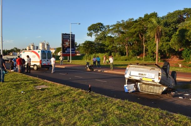 Ebrios, chocaron, se salvaron y la Policía los encontró tomando cerveza