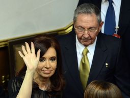 cristina y su tipica charla de mujeres en el bano cristina y su tipica charla de mujeres en el bano