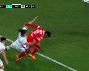Polémica en el Monumental: ¿era penal para River?