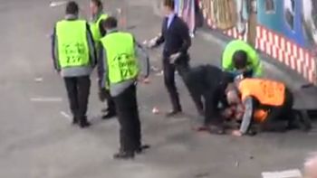 un hincha, en grave estado luego de caer de una tribuna un hincha, en grave estado luego de caer de una tribuna