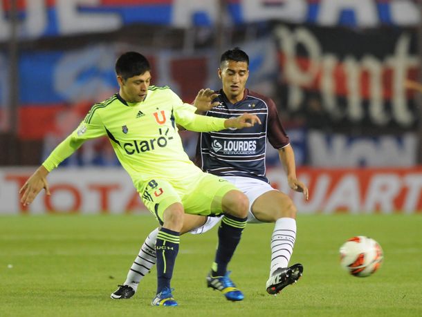 Lanús goleó a la U de Chile y puso un pie en cuartos de final
