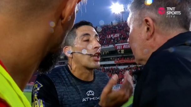 Polémico penal en Independiente-Racing: la explicación del árbitro
