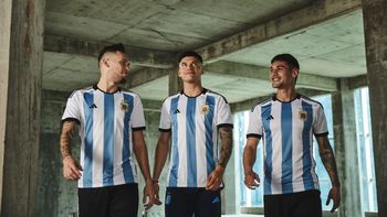 Así es la nueva camiseta de la Selección Argentina para el Mundial de Qatar 2022. Así es la nueva camiseta de la Selección Argentina para el Mundial de Qatar 2022.