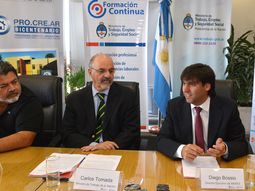 la uocra define un aumento salarial que promedia el 30% la uocra define un aumento salarial que promedia el 30%